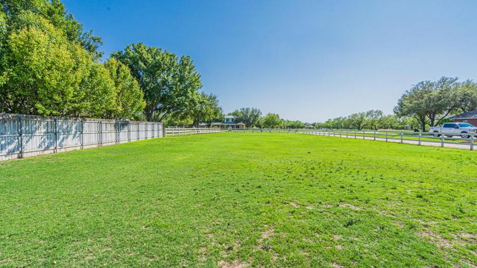 Real Estate Guide Luxury Awaits in Butler Farms