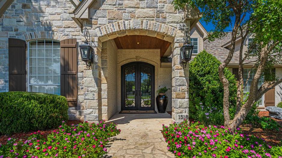 Real Estate Guide Luxury Awaits in Butler Farms