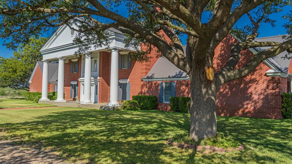 Real Estate Guide See This Mansion on a 900Acre Ranch
