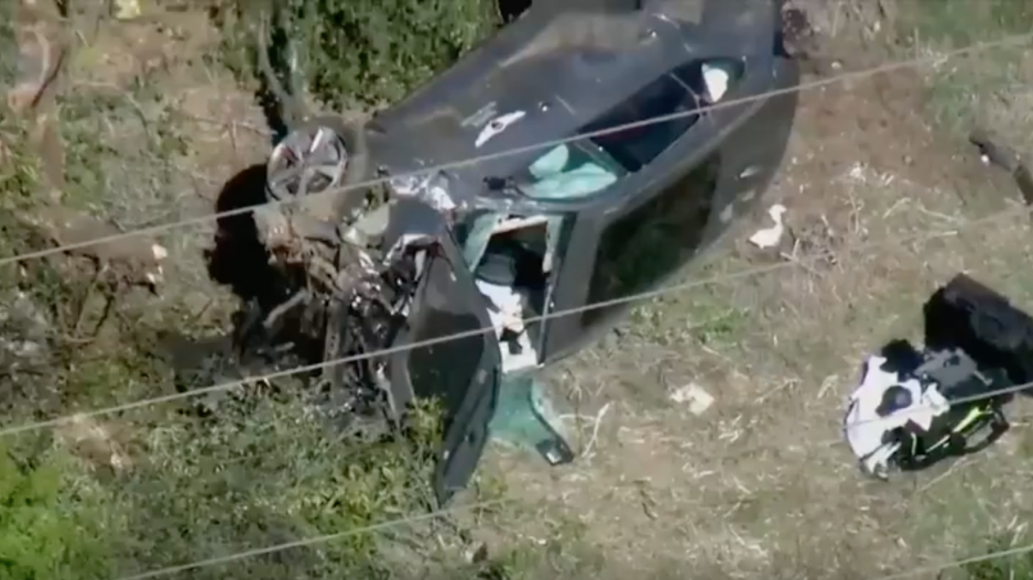 Tiger Woods Crashes Car (FOX 5 Atlanta) Tiger Woods Crashes Car (FOX 5 Atlanta)