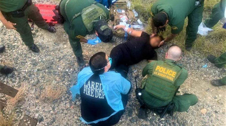 Border Agents Treat Illegal Alien Injured by Train (Contributed/CBP) Border Agents Treat Illegal Alien Injured by Train (Contributed/CBP)