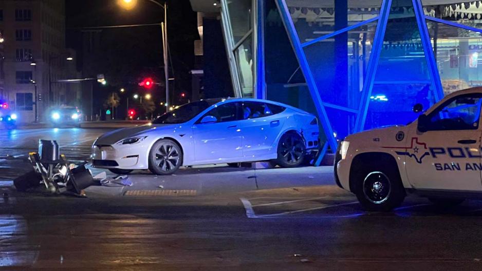Tesla Crashed Into the Stephans Central Library Tesla Crashed Into the Stephans Central Library