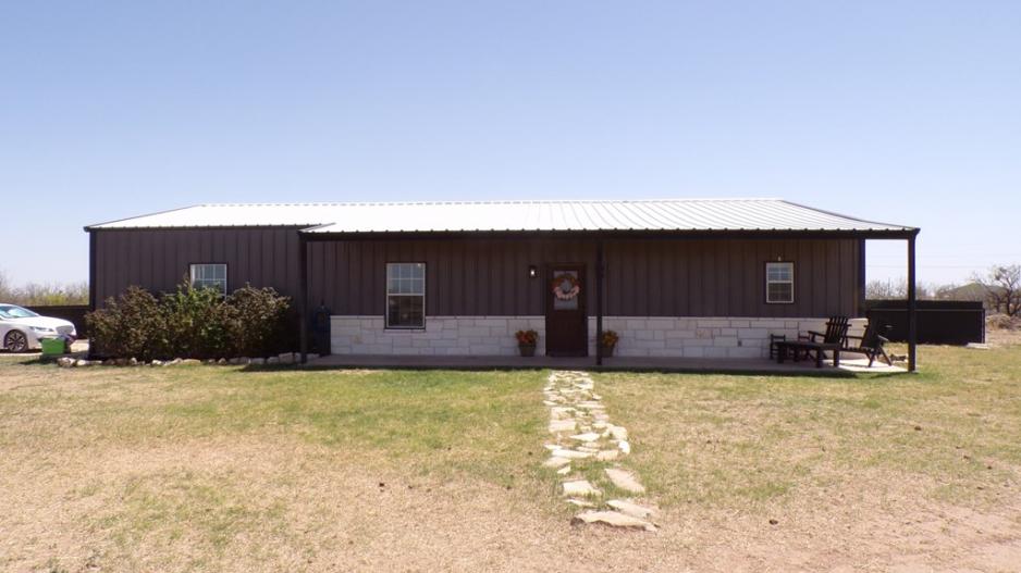 Real Estate The Barndominium in Miles