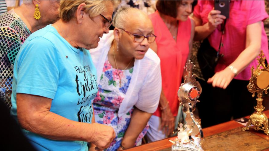Holy Angels Parishioners View Eucharist Relics (Contributed/Holy Angels) Holy Angels Parishioners View Eucharist Relics (Contributed/Holy Angels)