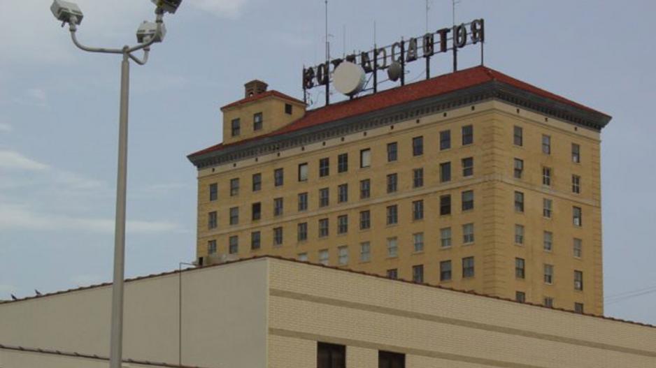 A photo of the sign intact circa mid-2000s (Emporis) A photo of the sign intact circa mid-2000s (Emporis)
