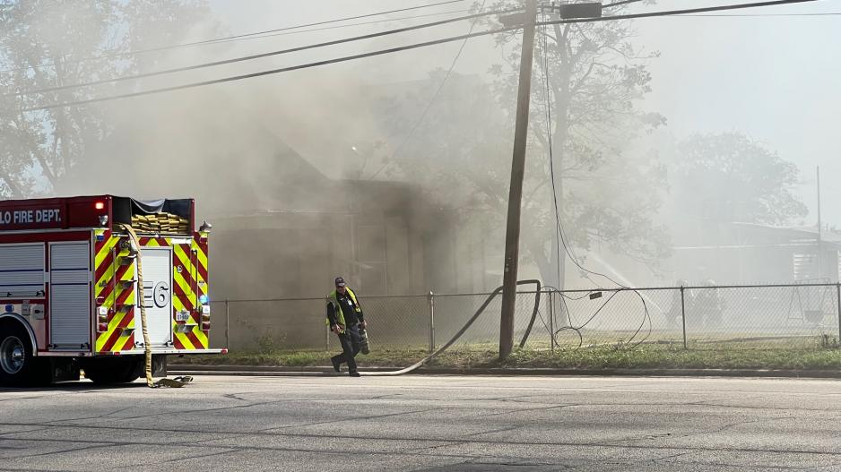 2 Alarm Fire Armstrong & 24th (LIVE! Photo/Matt Trammell) 2 Alarm Fire Armstrong & 24th (LIVE! Photo/Matt Trammell)
