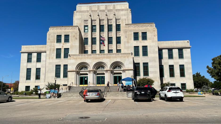 4 Lone San Angelo Democrats Stand on the Steps of City Hall to Protest