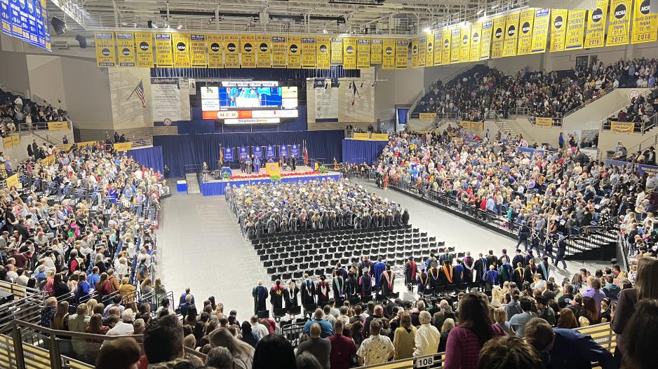 Hundreds Pack Into Angelo State’s Junell Center for 2022 Fall Graduation