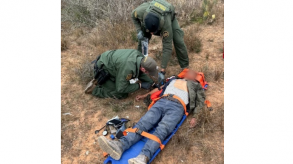 CBP Agents Provide Emergency Medical Care (Courtesy/CBP) CBP Agents Provide Emergency Medical Care (Courtesy/CBP)