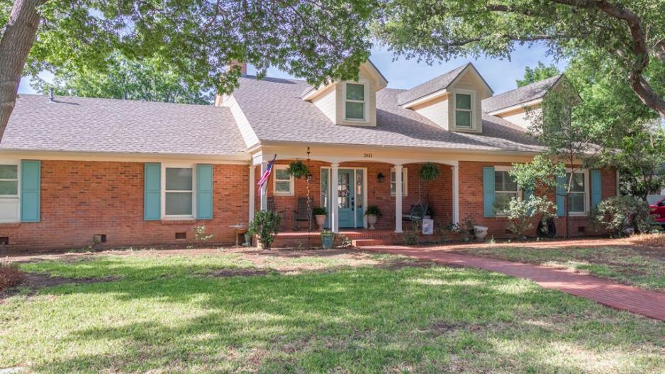 2611 Oxford Ave. 2611 Oxford Ave.