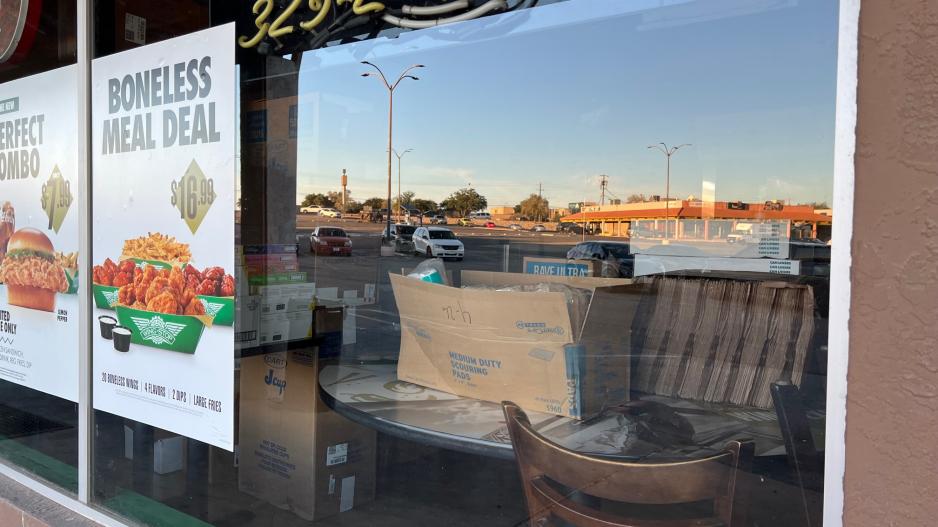 Wing Stop SW Plaza (LIVE! photo Yantis Green) Wing Stop SW Plaza (LIVE! photo Yantis Green)