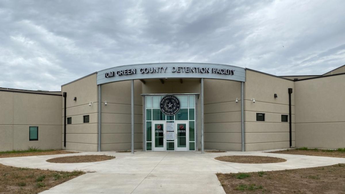WATCH Tom Green County Deputies Move Prisoners Into the New Jail