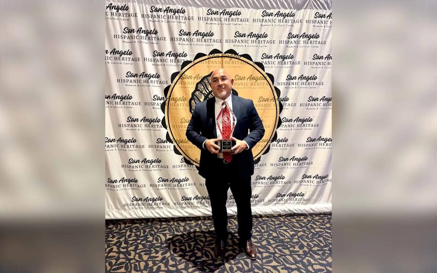Lincoln Middle School Principal Joe Gandar was honored with the Carol Santry Hispanic Educator Award during the Hispanic Heritage Month Banquet on Sept. 27