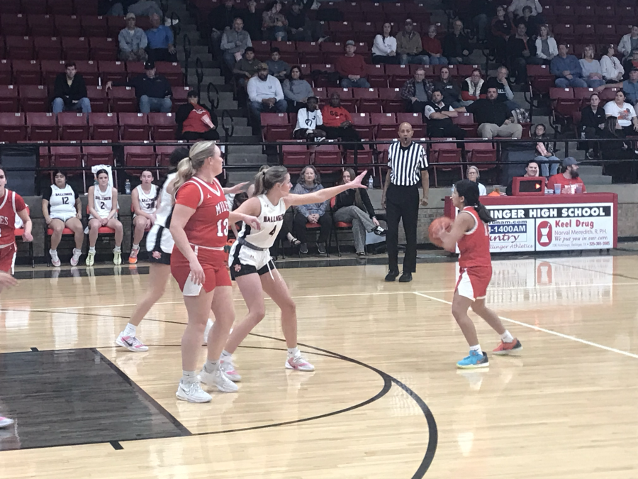 Miles' Ximena Torres runs the offense against Ballinger on Wednesday, Jan. 28, 2026.