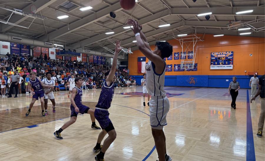 Central Bobcats' Cristian Casillas
