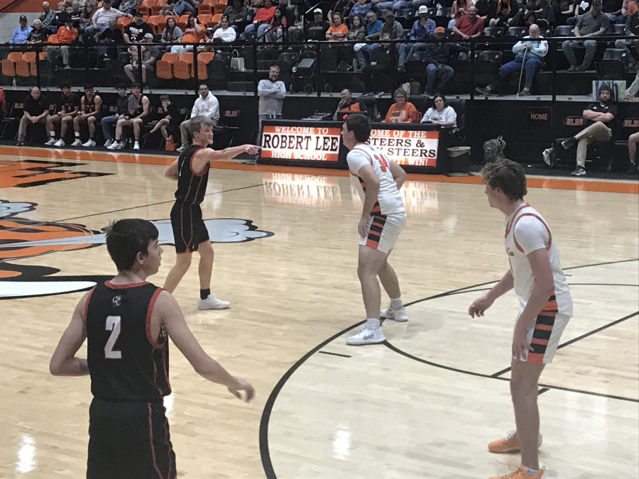 Garden City's Presley Jost directs the offense while Robert Lee's Eli Bradshaw defends Tuesday, Feb. 17, 2026.