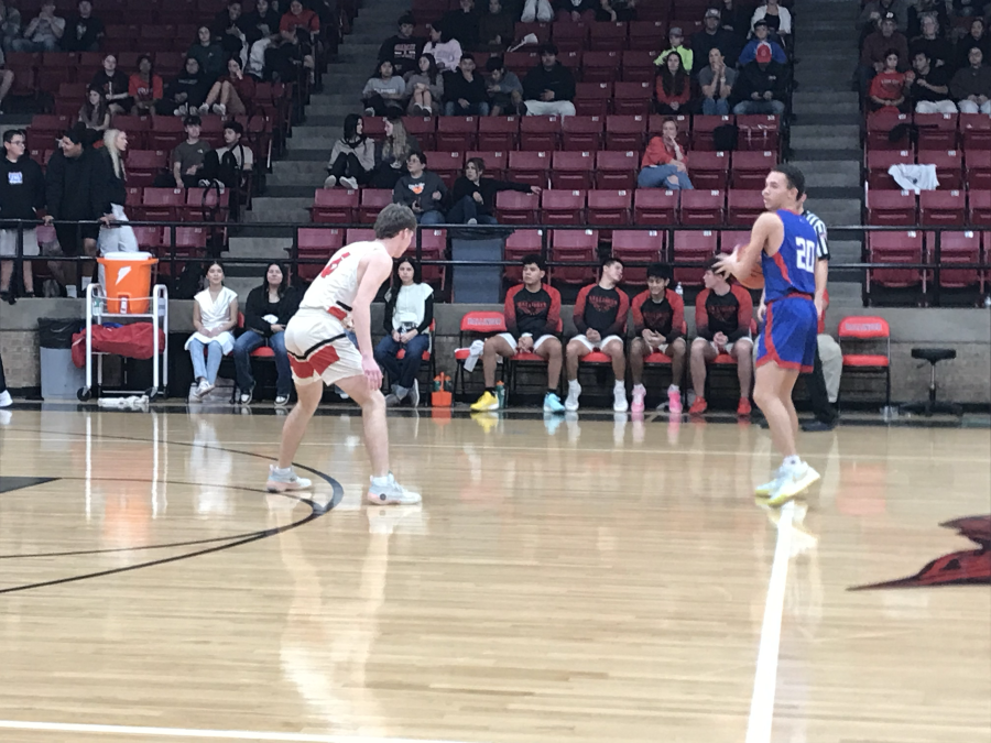 Coleman's Jayden Smith is defended by Ballinger's Coleman King on Tuesday, Feb. 10, 2026.