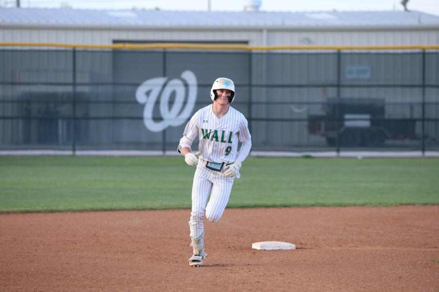 Kellan Oliver went 4-for-4 with two home runs to lead the No. 5-ranked Wall baseball team to a win over Clyde on Tuesday.