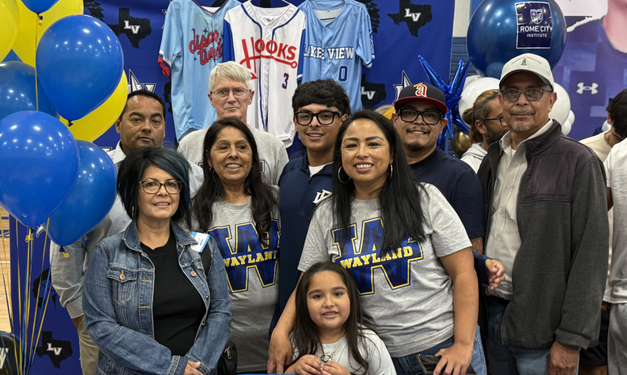 Lake View's Dillin Uranga signs with Wayland Baptist