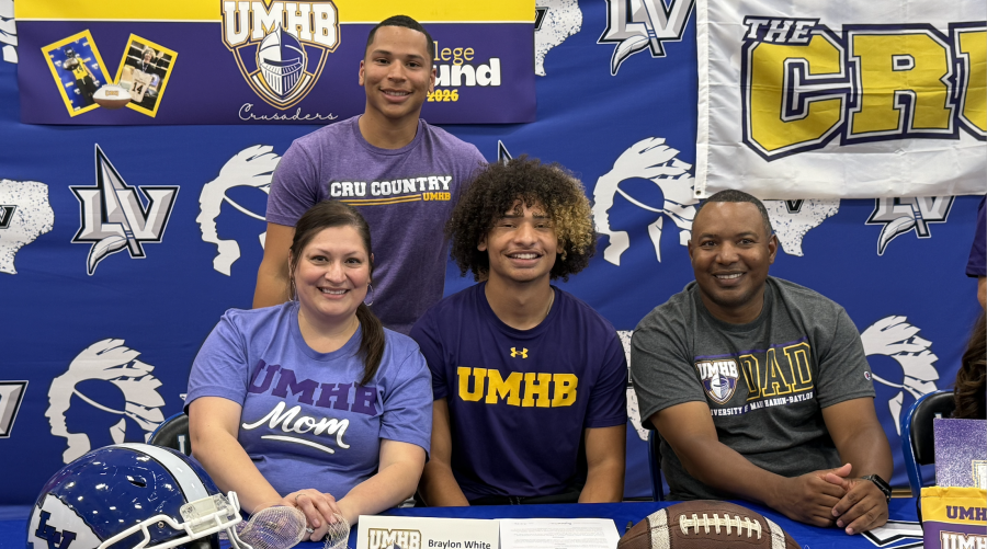 Lake View's Braylon White signs with Mary Hardin-Baylor