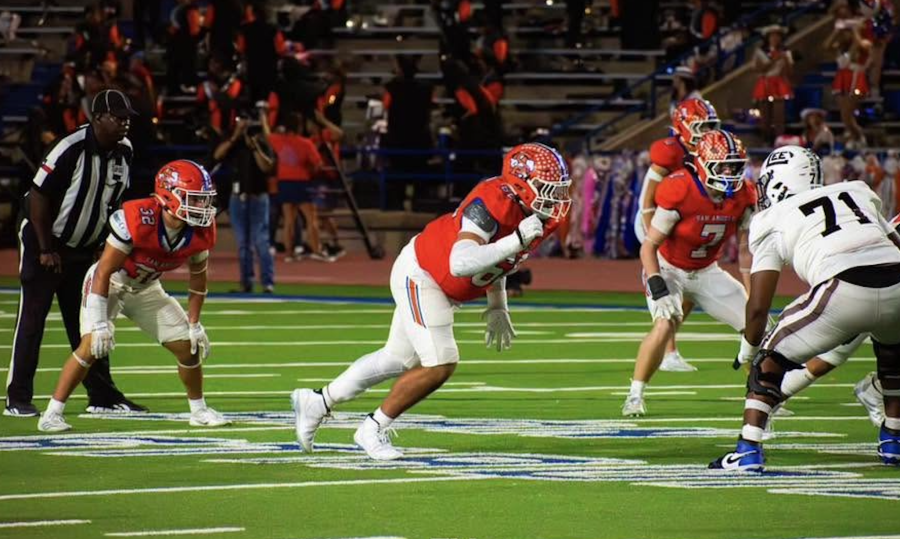 San Angelo Central's Riley Oines rushes the passer in a 2025 game against Midland Lee.