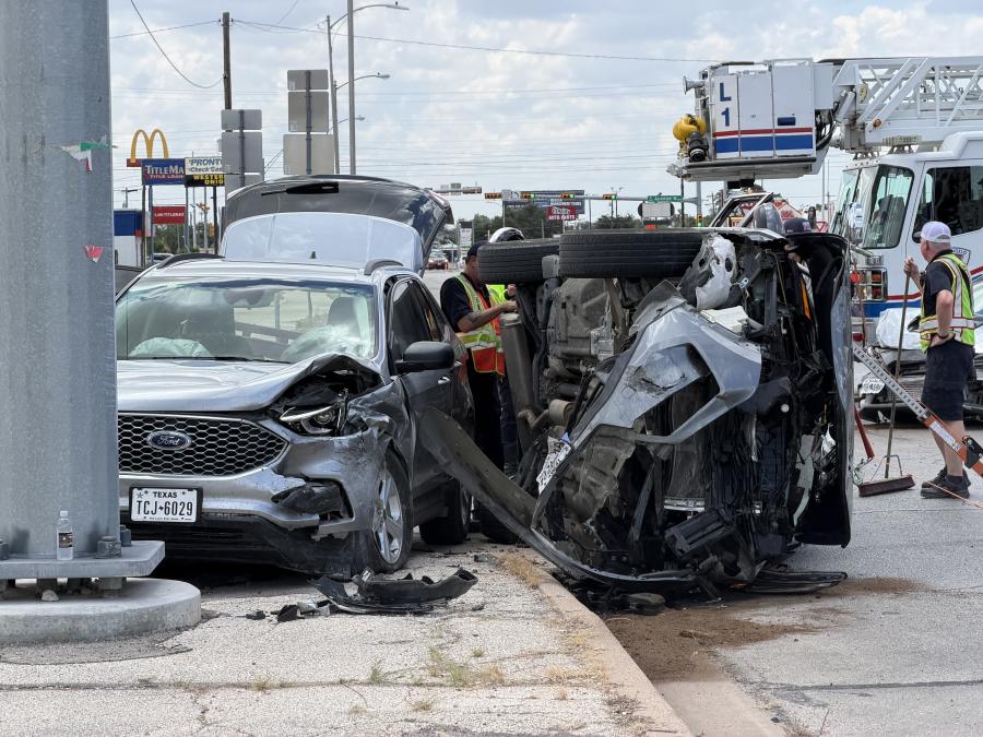 A rollover crash Tuesday afternoon has shut down traffic on North Bryant Boulevard.