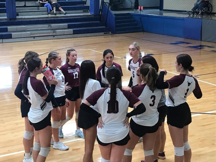 The Bronte volleyball team talks during a timeout at the 2026 Nita Vannoy Memorial Tournament.