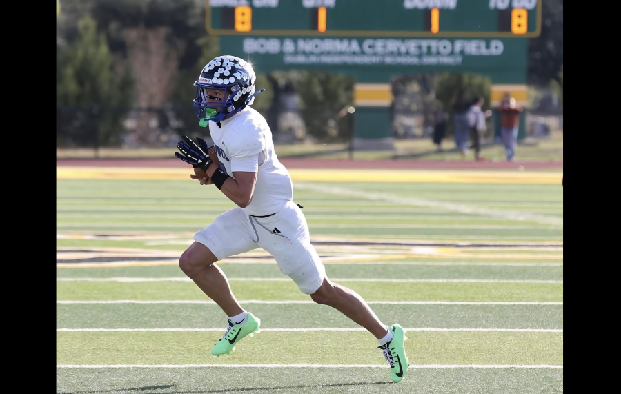 Richland Springs spread back Cohen Ethridge sprints to daylight during the 2025 season.