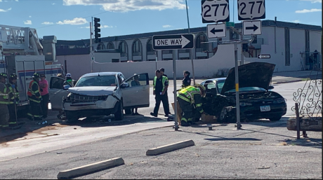 Crash at Intersection of Ave L & Bryant Blvd (Live Photo/ Matt Trammell)