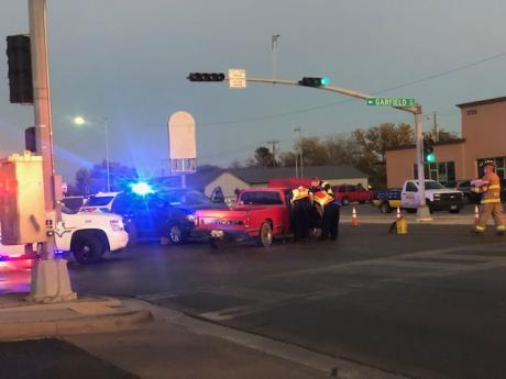 Van Driver Crashes Into Pickup After Running Red Light (LIVE! Photo/Sonia Ramirez)