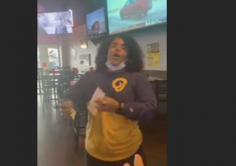 Waitress Gets Christmas Gift