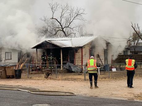 House Fire on 17 and a half Street (LIVE! Photo/Matt Trammell)