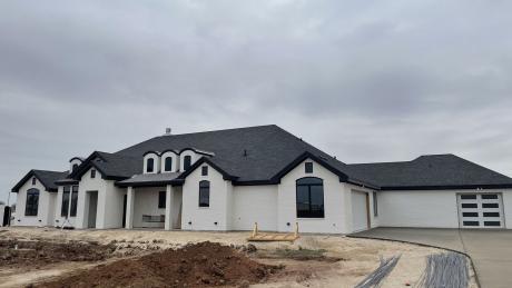 von Rosenberg presents this 5/4.5 with 4058 sf in Wall's Iron Horse development, 8237 Iron Horse. 