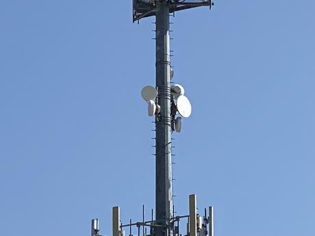 Satellite Cell Tower (LIVE! Photo/Yantis Green)