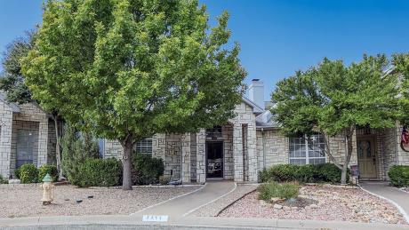 Easy living home in Bentwood Country Club Estates
