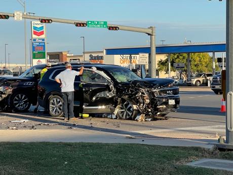 2 SUVs Crash on 2288 at Sherwood Way (LIVE! Photo/Sonia Ramirez)