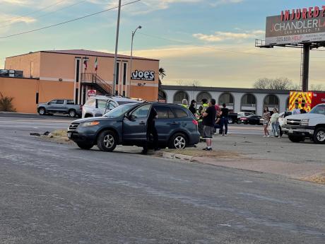 Crash on Ave. M (LIVE! Photo/Sonia Ramirez)