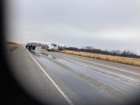 Jack Knifed 18-Wheeler Shuts Down US 87