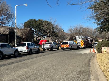 First Responders at Bentwood Home for Possible Drowning (LIVE! Photo/Matt Trammell)