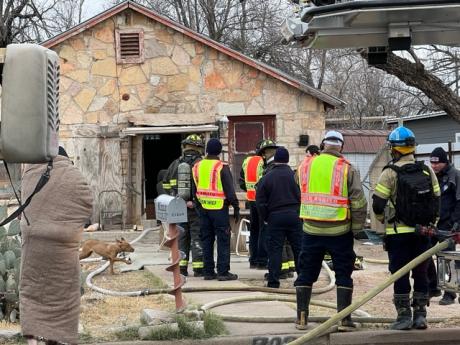 Fire Damages 17th St. San Angelo Home (LIVE! Photo/Matt Trammell)