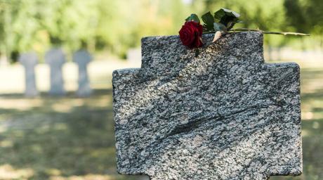 Gravestone | DepositPhotos