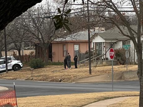 San Angelo Police Take Howard St. Suspect into Custody (LIVE! Photo/Matt Trammell)