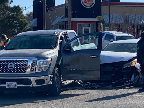 Parkview Crash at Burger King (LIVE! Photo/James Bouligny)