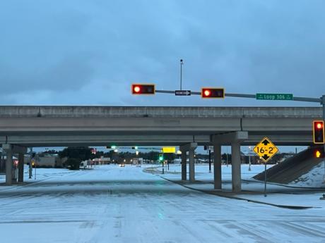 Snow Covers Loop 306 San Angelo 2/3/2022 (LIVE! Photo/Yantis Green)