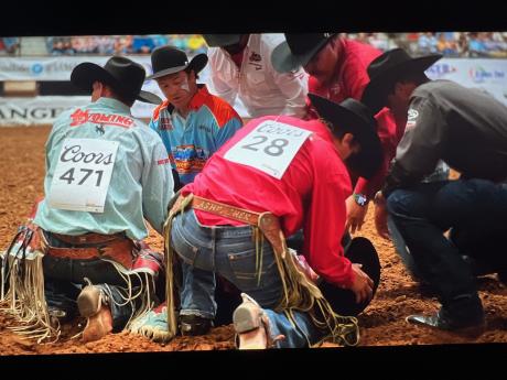 Lucas Masca Kicked in the Face at 2022 San Angelo Rodeo (LIVE! Photo/Matt Trammell)