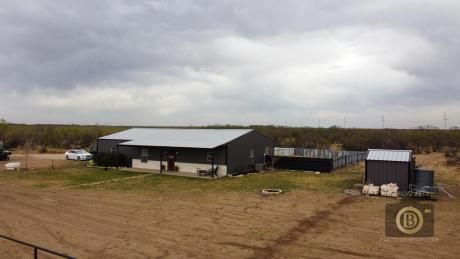  Real Estate: The Barndominium in Miles 