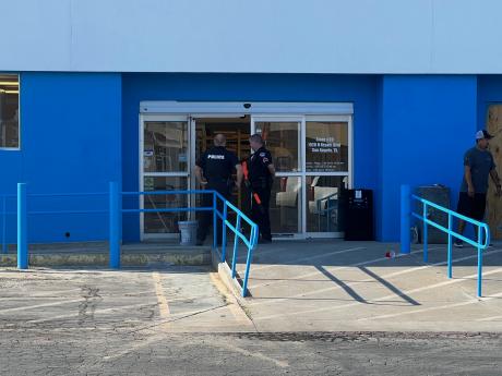 San Angelo Police at Food King for Reported Suicidal Subject (LIVE! Photo/Joe Hyde)