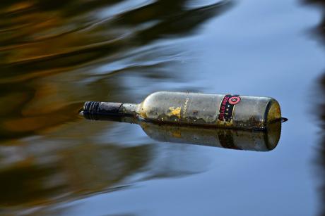Glass Bottle in the Lake (Contributed/Pixabay)