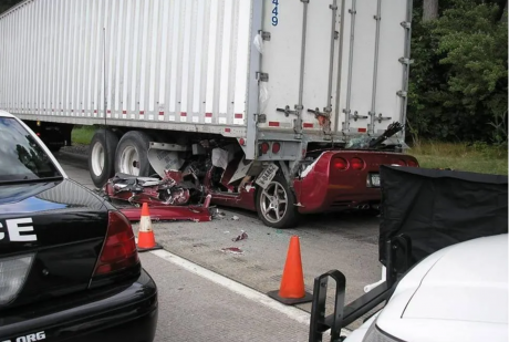 Texting While Driving is Deadly (Courtesy/snopes)