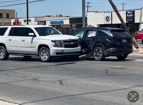 Crash on Johnson & Sherwood Way Lights (LIVE! Photo/Ryan Chadwick)